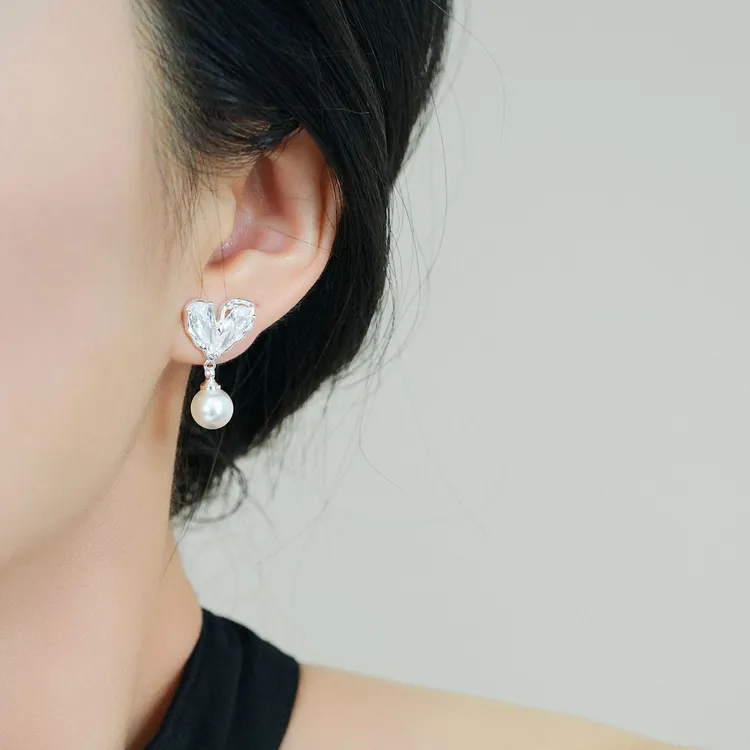精致爱心闪闪气质通勤耳钉小众百搭高级感日常