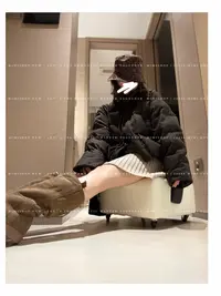 一件棕色花苞领羽绒服