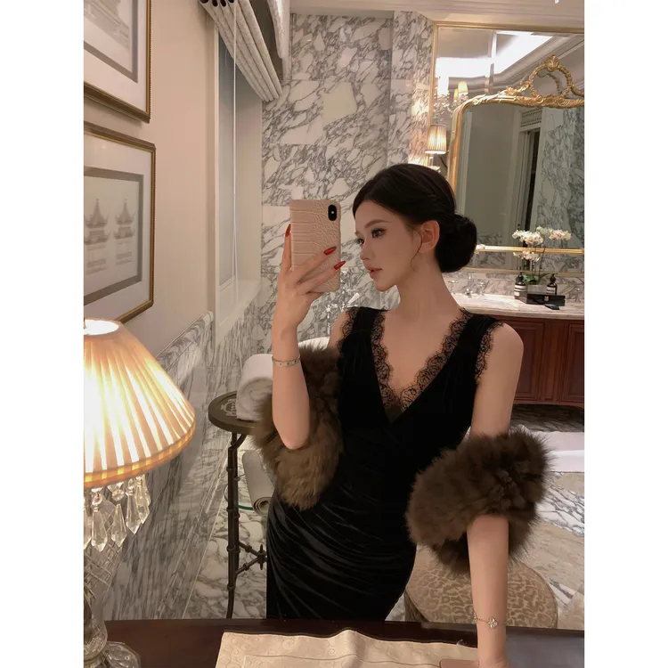 JAYKY YANG【优雅颂歌】V领蕾丝拼接背心长裙抽褶收腰丝绒连衣裙