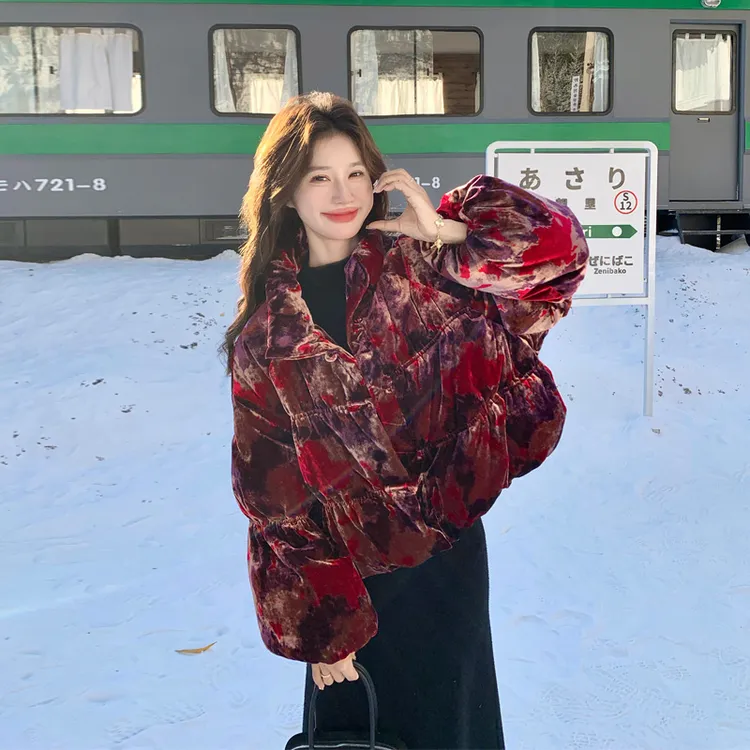 氛围感红色晕染丝绒羽绒服2025冬季新款复古轻奢千金感加厚面包服