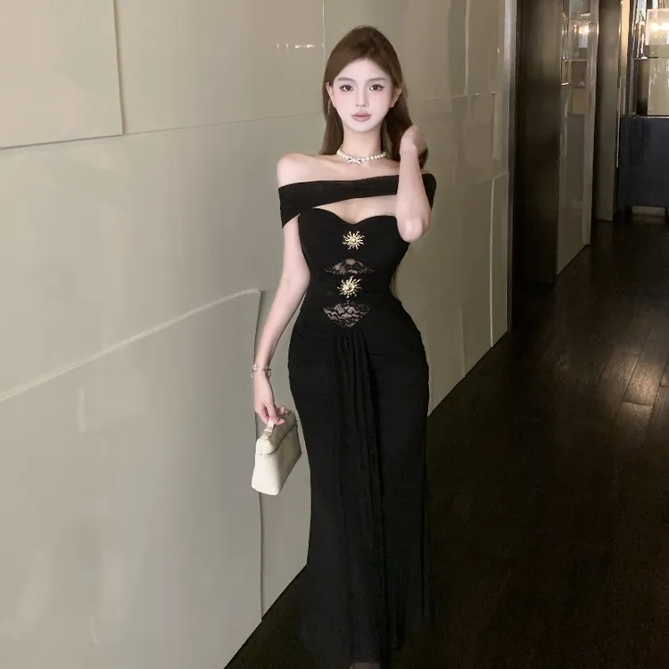 超火一字肩连衣裙女夏季新款礼服裙性感镂空修身度假长裙连衣裙气
