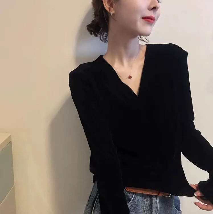 简约v领金丝绒打底衫女2025秋季新款修身韩版气质纯色小衫上衣