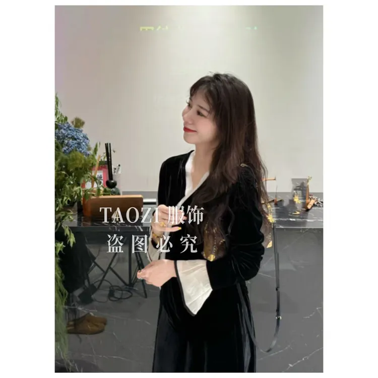 桃子自制 09155 【女神必备】秋季新款法式拼接丝绒气质上衣