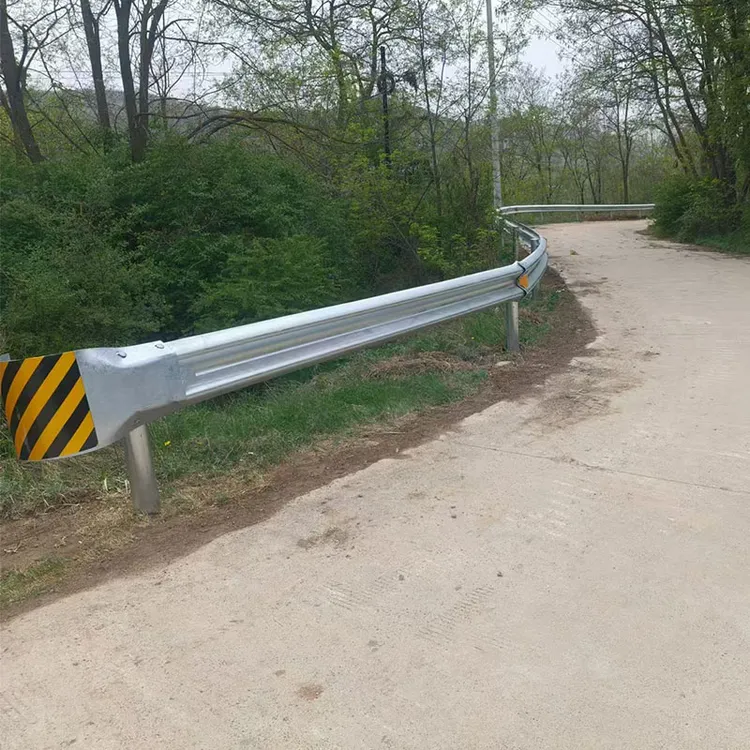 公路波形护栏防撞隔离栏镀锌喷塑梁钢道路双波三波国道波纹护拦板