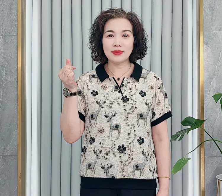 夏季洋气小鹿印花妈妈装夏装短袖T恤气质减龄宽松女装体恤上衣