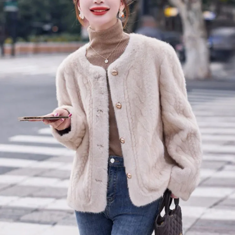 短款单排扣小香风常规袖女短外套圆领设计师网红气质轻奢毛毛外套