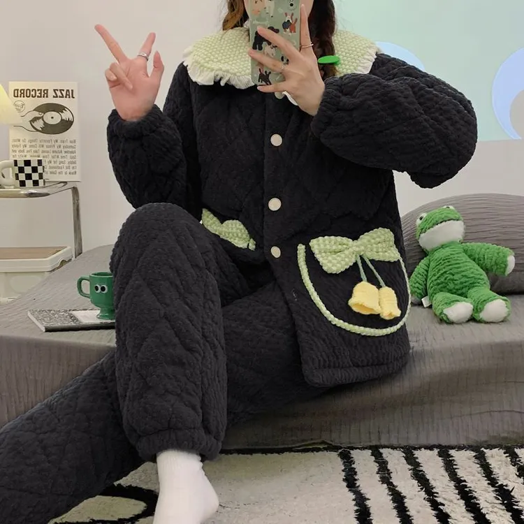 睡衣女冬季三层夹棉加厚款珊瑚绒秋冬保暖棉袄可外穿家居服套装