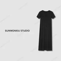 swx studio5店 “漫画身材”莱赛尔天丝修身收腰U领黑色连衣裙