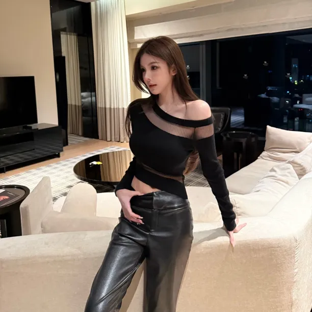 FAY【时髦进阶】秋冬新款网纱拼接针织漏肩镂空修身上衣