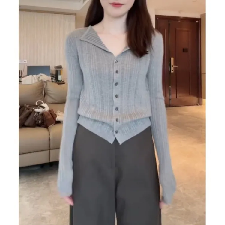 《尼斯周末》时尚百搭修身减龄V领针织衫上衣LK2506686