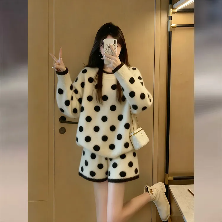 巨好看小香风白色波点毛衣套装女2025新款秋冬针织上衣裤子两件套