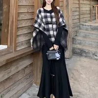 【莹莹推荐】秋季新款格子针织披肩斗篷上衣修身显瘦连衣裙时尚套装