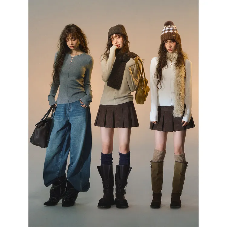 SOMESOWE线条排扣打底衫