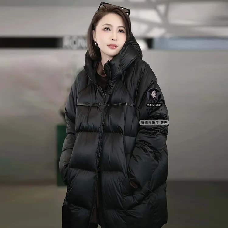 溶溶【暖意松弛】RONGRONG 90白鸭绒缎面蓬松锁绒短款羽绒服7332