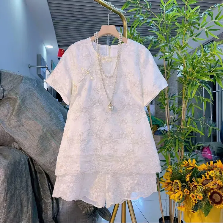 芃芃939夏季新中式国风斜襟盘扣刺绣亮片蕾丝上衣搭配短裤俩件套