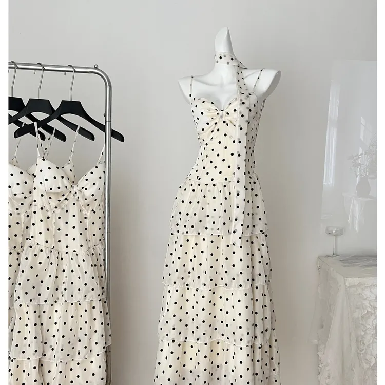 SISI JIANG“罗马假日”法式度假温柔波点收腰显瘦时尚吊带连衣裙