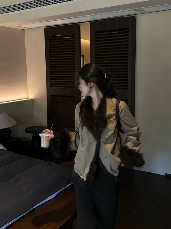 C313519M【貉子毛+白鸭绒】秋冬季厚款气质短外套显瘦宽松型羽绒服