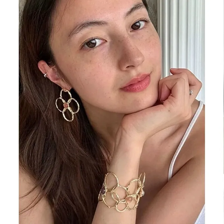 铜合金耳饰 秋冬个性简约花朵耳钉女高级复古圈圈夸张耳环四叶草