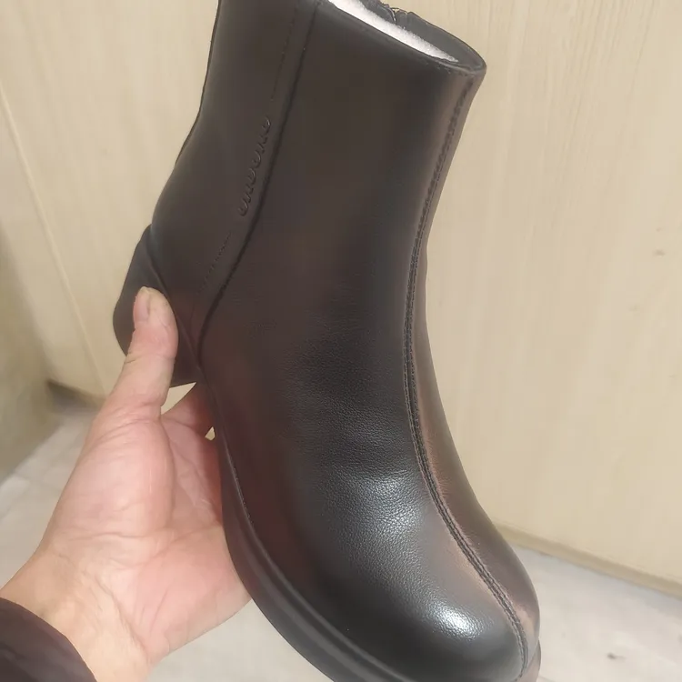 靴子女秋冬新款防滑平跟百搭英伦工作鞋真牛小皮鞋平底时装靴