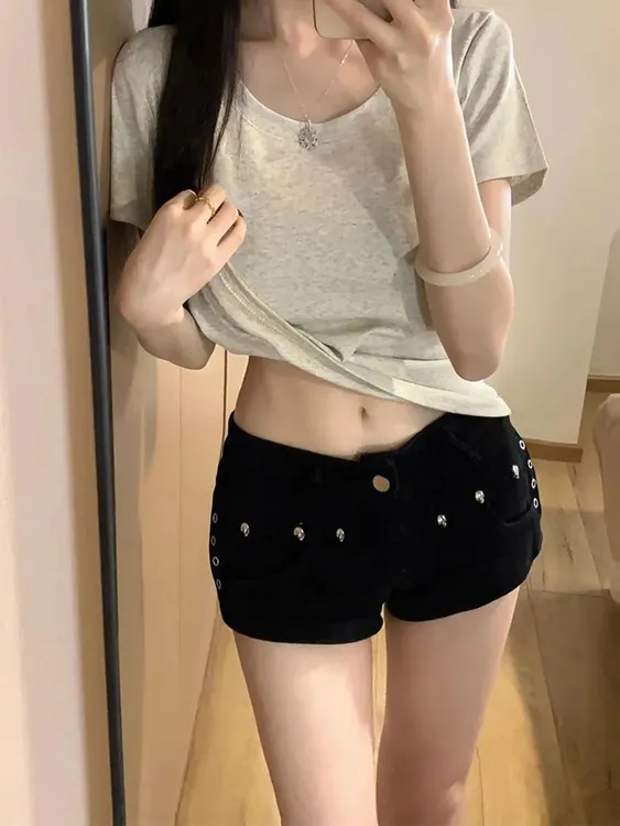 夏季黑色牛仔短裤女2025新款辣妹铆钉低腰修身显瘦百搭阔腿热裤