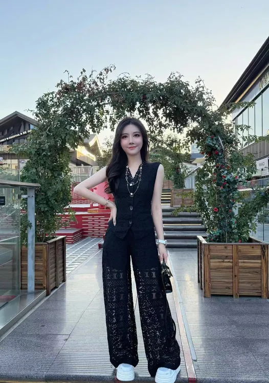 真真：夏季高货定制了 洋气小个子 蕾丝时尚套装