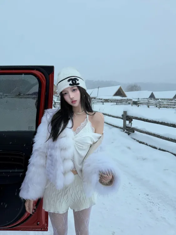 春季新款软糯气质毛毛外套女韩系蕾丝拼接假两件上衣+针织短裤女