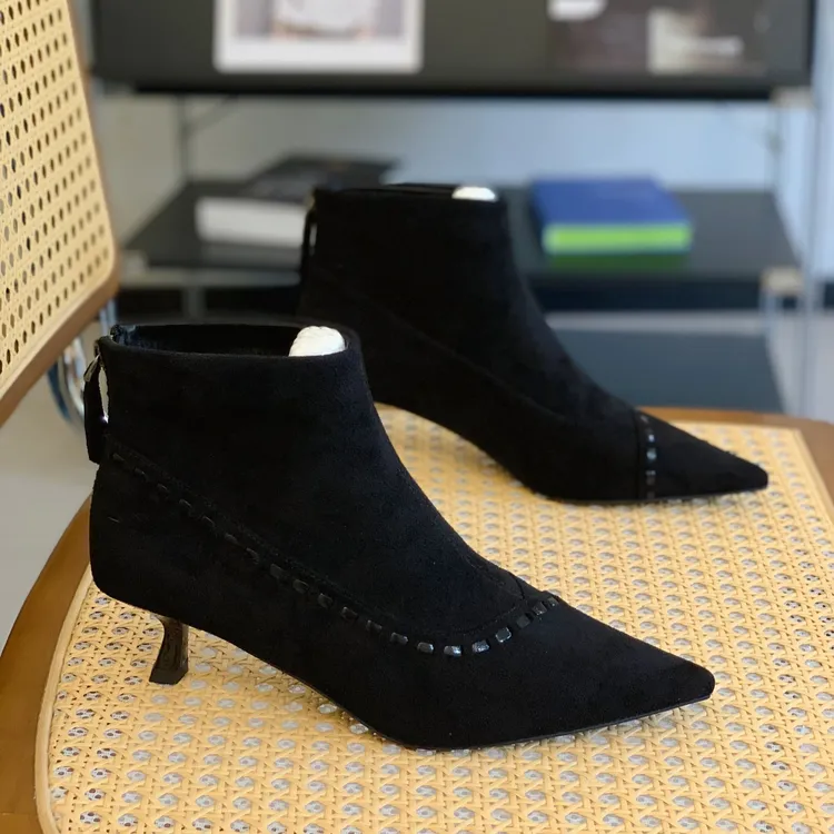 2025秋冬超火绒面切尔西短靴女细跟尖头法式复古瘦瘦靴百搭时装靴