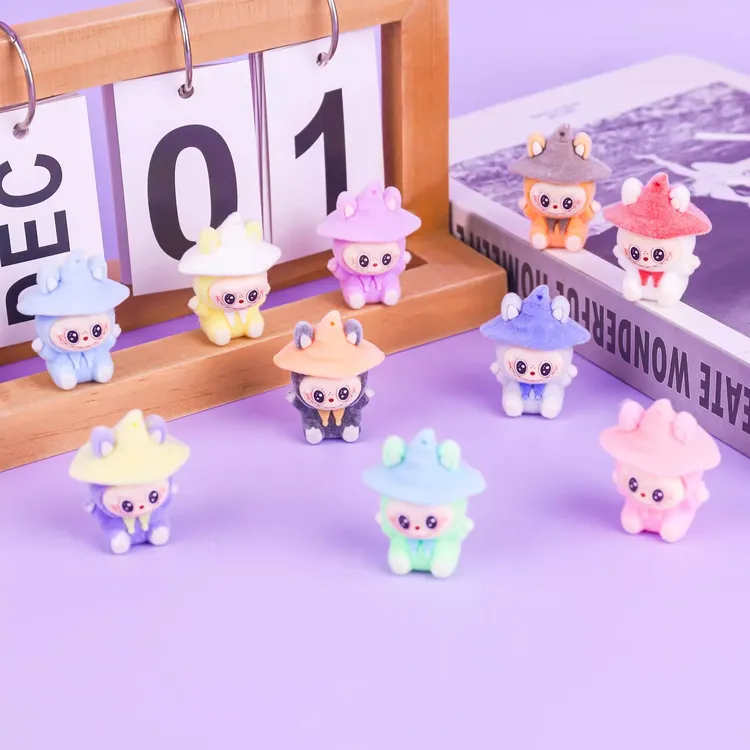 超可爱新款魔术帽坐姿拉布布改娃植绒萌粒公仔潮玩桌面小礼品摆件