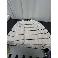咖色条纹套头毛衣