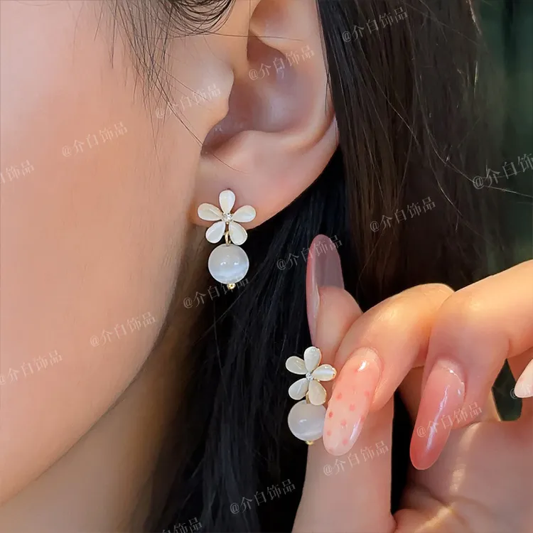 铜合金耳饰 浅金女白色金色耳钉上班族耳饰小巧轻奢小清新耳饰