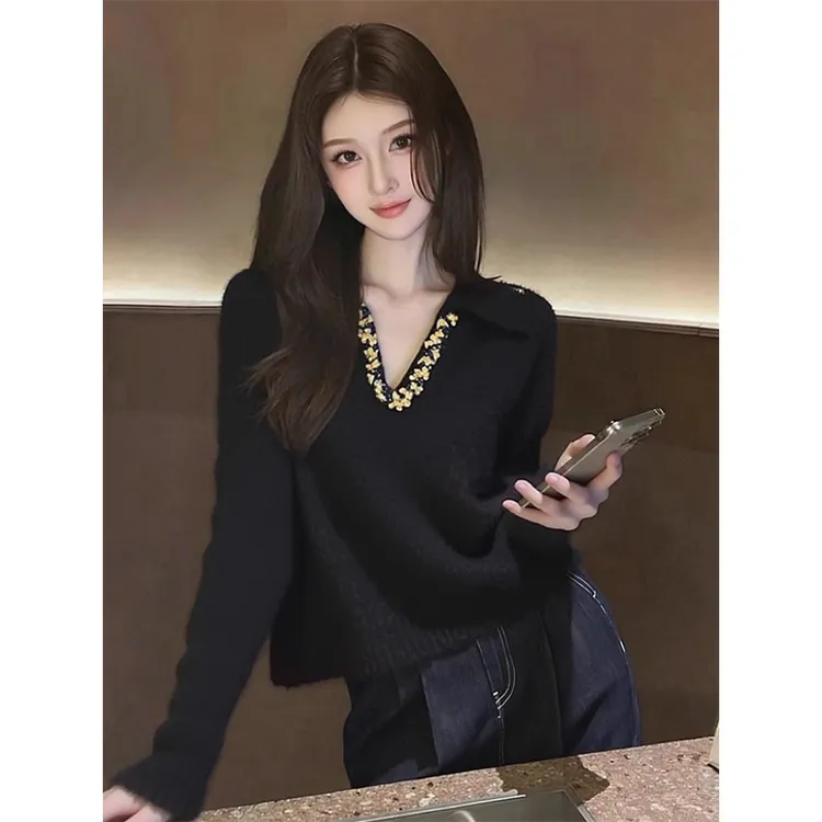 2025巨好看韩系氛围感独特漂亮针织衫上衣黑色v领长袖毛衣女秋