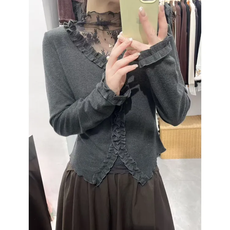 大码女装秋冬季胖mm法式设计感木耳边v领长袖针织衫修身显瘦上衣