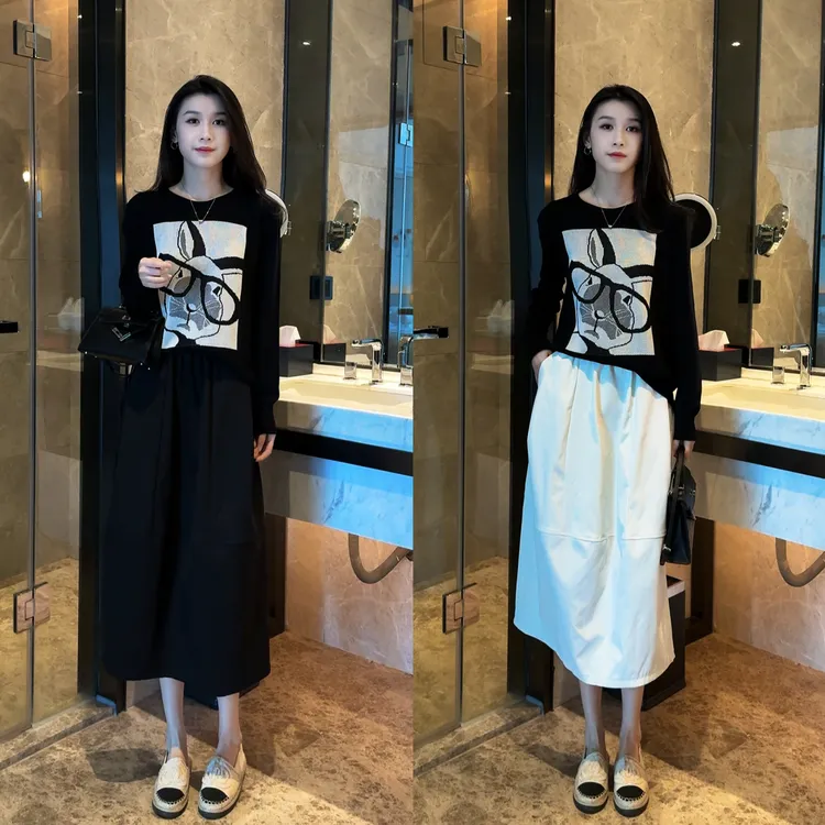 时尚卡通提花显瘦圆领针织上衣女+赫本风花苞裙显瘦半身裙套装