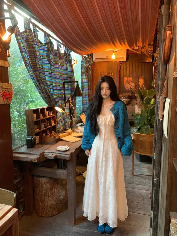 2025秋季新款韩系温柔风蓝色麻花针织开衫女吊带连衣裙气质两件套