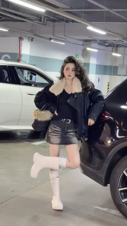 时尚百搭气质女装服饰秋冬新款显瘦内搭高级洋气外套休闲小众短裙