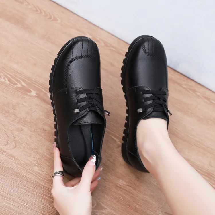 新款春秋妈妈鞋单鞋真皮软底舒适中年皮鞋中老年女鞋百搭防滑皮鞋