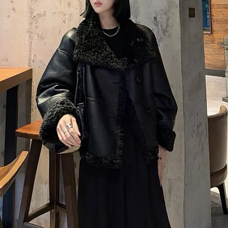 设计感时尚洋气拼接毛毛翻领外套女冬季2025新款休闲两面可穿上衣