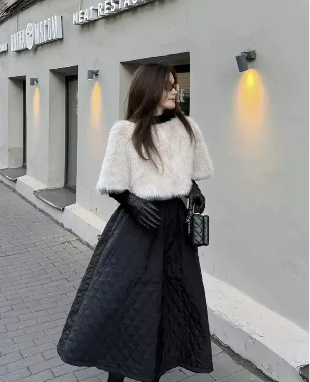 韩系氛围感套装冬格菱收腰背带连衣裙毛毛斗篷打底衫女套装26338