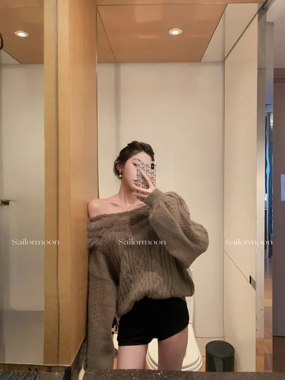高级感一字领混纺麻花毛衣女针织上衣女2025秋季新款显瘦短裤套装
