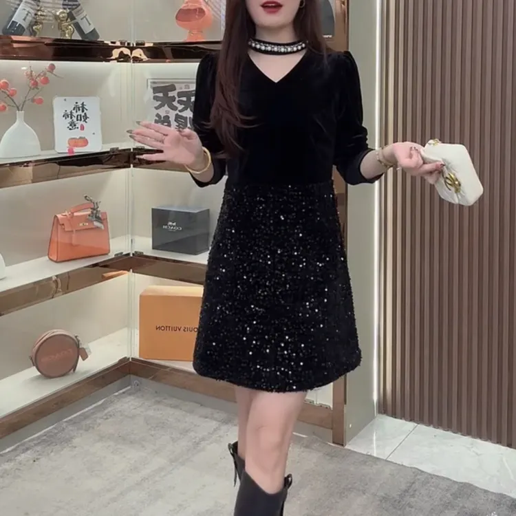 秋冬新款时尚减龄显瘦百搭长袖亮片丝绒拼接连衣裙女