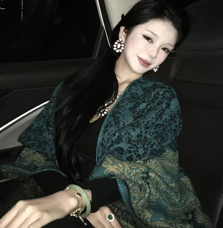 【孔雀蓝】超显白秋款围巾披肩保暖女简约仿羊绒女外搭斗篷T58-3