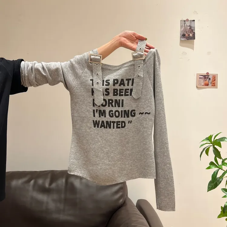 辣妹吊带露肩长袖T恤女韩系早秋穿搭修身字母印花内搭打底衫上衣