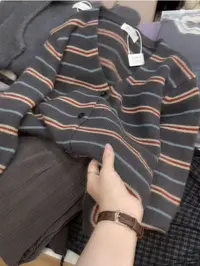 七言家！不一样的条纹来喽#V领慵懒撞色毛衣开衫102