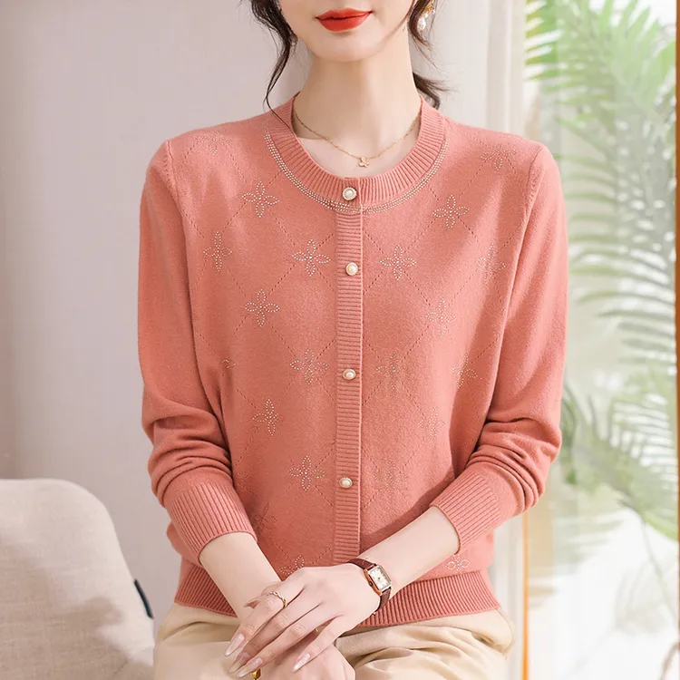 妈妈秋装2025新款洋气圆领毛衣中年妇女针织打底衫中老年春秋上衣