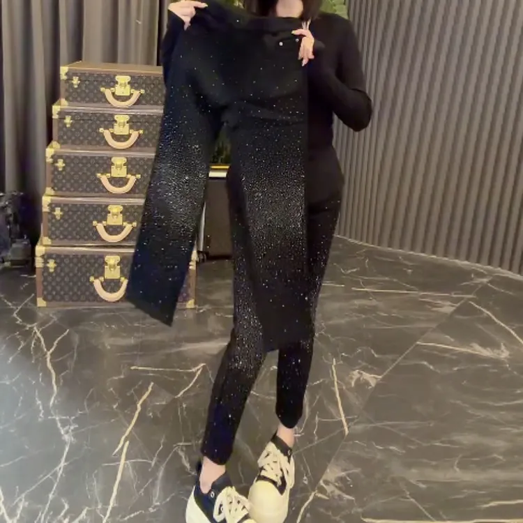 秋冬新款满天星加绒直筒牛仔裤女重工镶钻设计高腰显瘦九分烟管裤