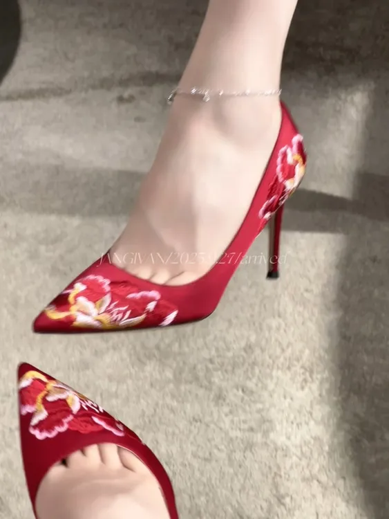 天骄云凤·江亦晚2025新秀禾婚鞋女新娘鞋中式小众绣花红色高跟鞋