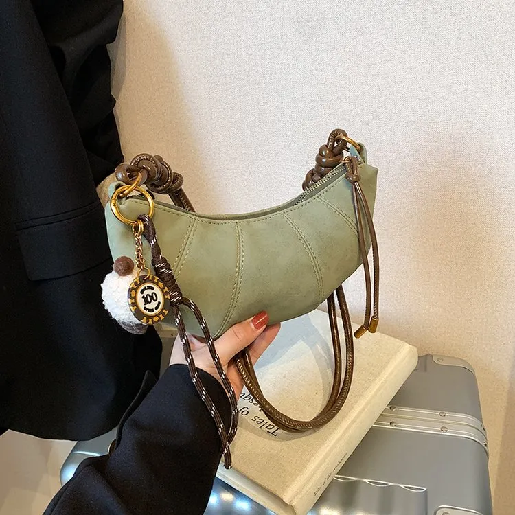 今年流行小众设计感绿色牛角包斜挎包2025新款潮时尚百搭小包包