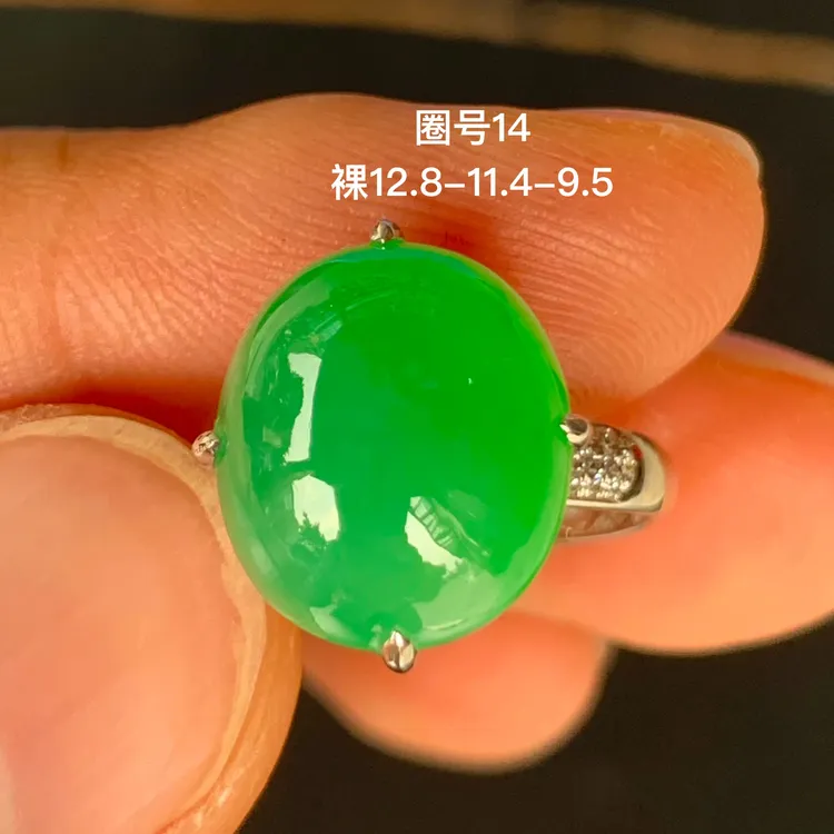 冰阳满绿蛋面天然翡翠戒指 镶嵌精致