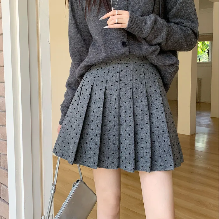 韩系简约爱心百褶裙大码显瘦A字毛呢半身裙秋冬高腰短裙遮胯半裙