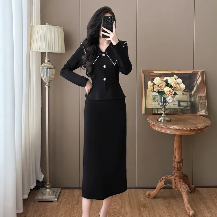 秋冬大码女装时尚法式翻领复古钉珠气质赫本风收腰显瘦长袖连衣裙